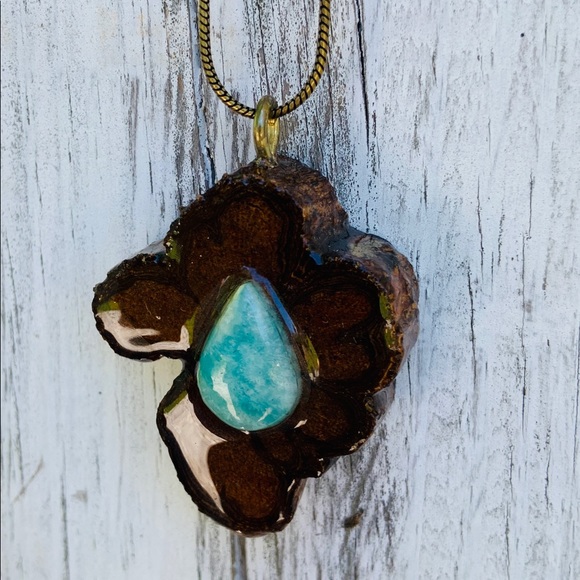 Aventurine Amazonian Ayahuasca Root Bark Pendant - Picture 3 of 6